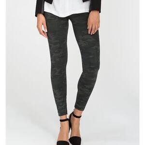 Spanx Seamless Dark Green Camo Leggings, EUC, Size Medium, MSRP $68